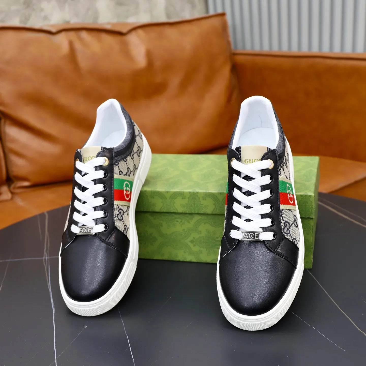 Ex-factory price: 440💰🙅‍♂️🙅‍♂️🙅‍♂️ Brand: GUCCI Standard code: 38-44 (45 customized) Grade: Same as the official website Material: Original material splicing Comfortable and breathable lining Lightweight and wear-resistant sports outsole Style category: Men's fashionable casual shoes Running sneakers Distinguished luxury brand elements Top luxury Color: actual picture color